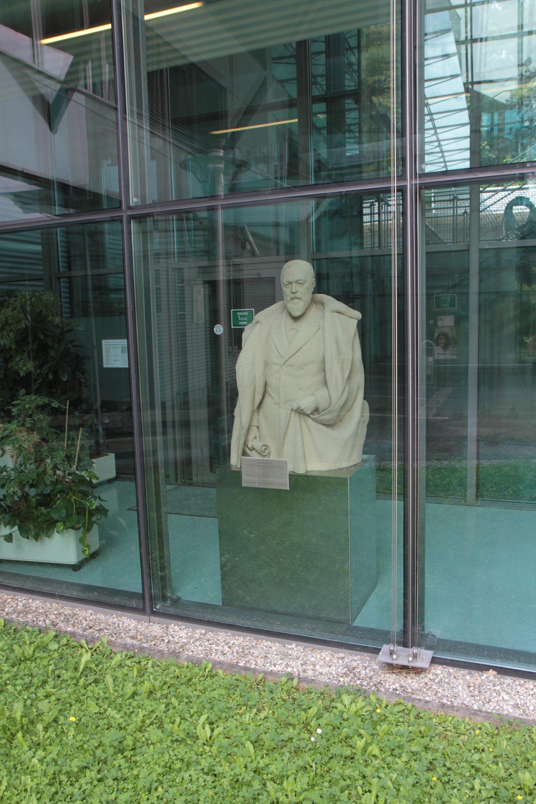 Richard von Krafft-Ebing's terracotta bust, Graz - 01.JPG